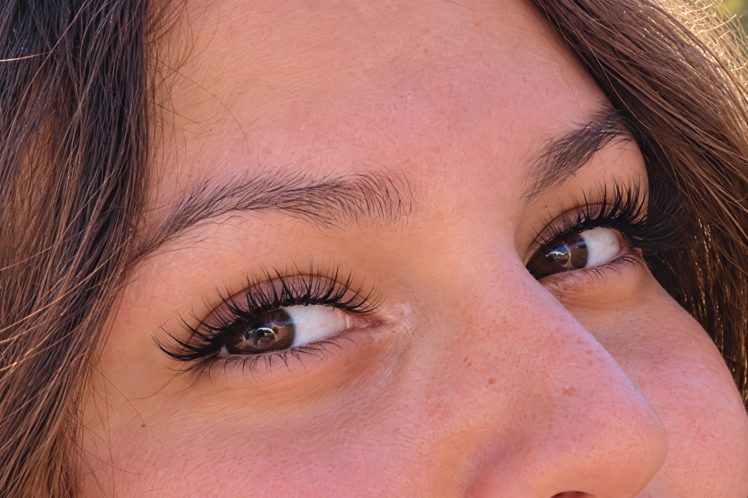 Regard avec extensions de cils